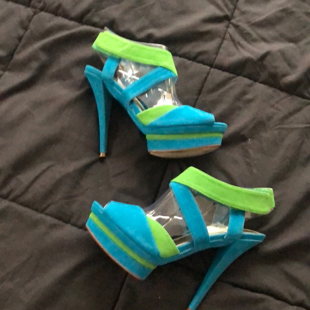 Green and blue peep toe pumps